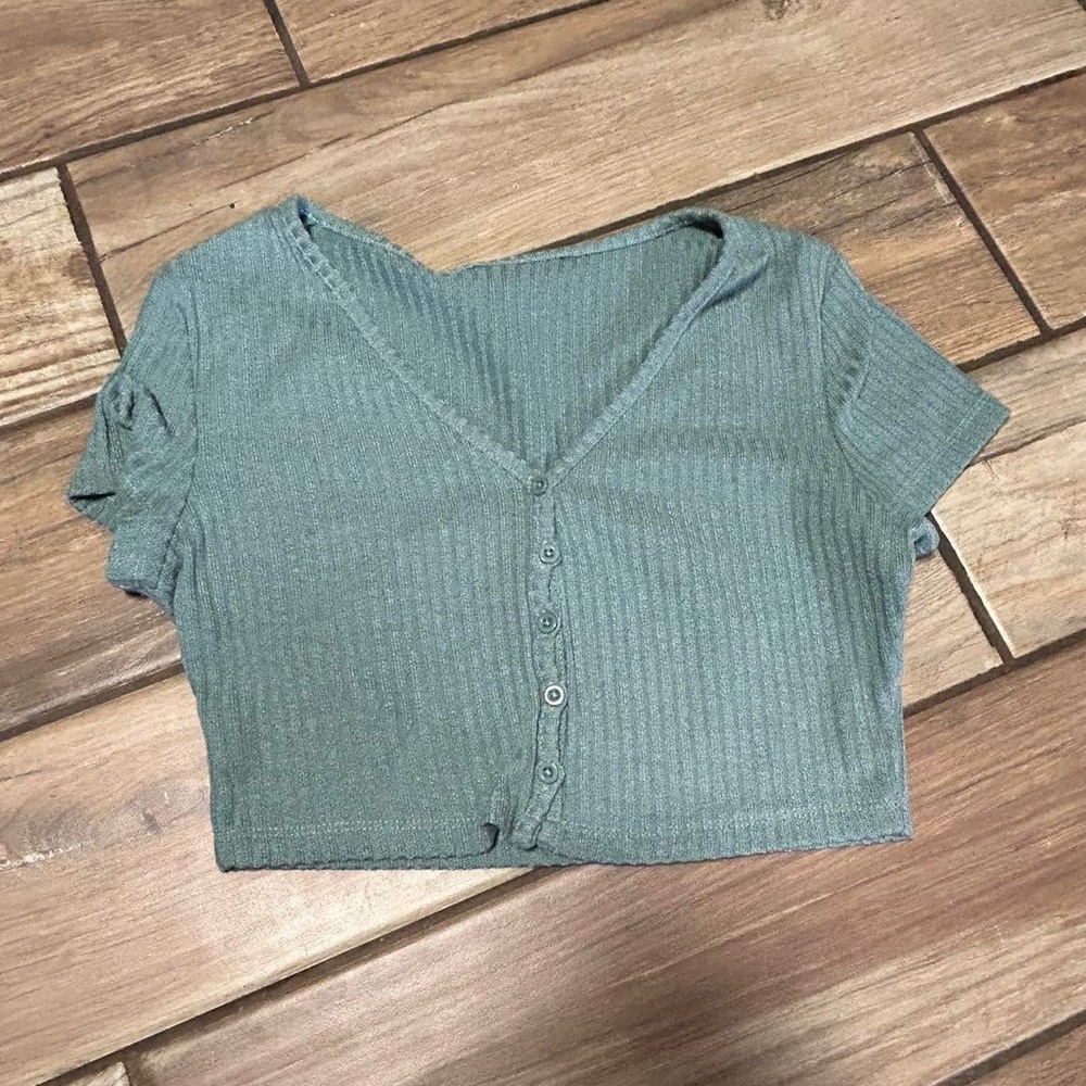 Green button crop top
